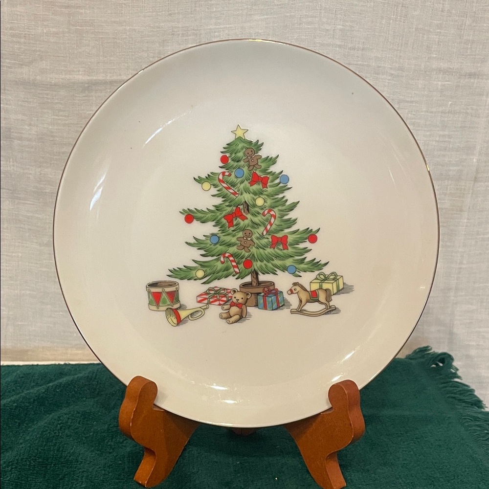 Christmas Tree Decorative Plate set of 4